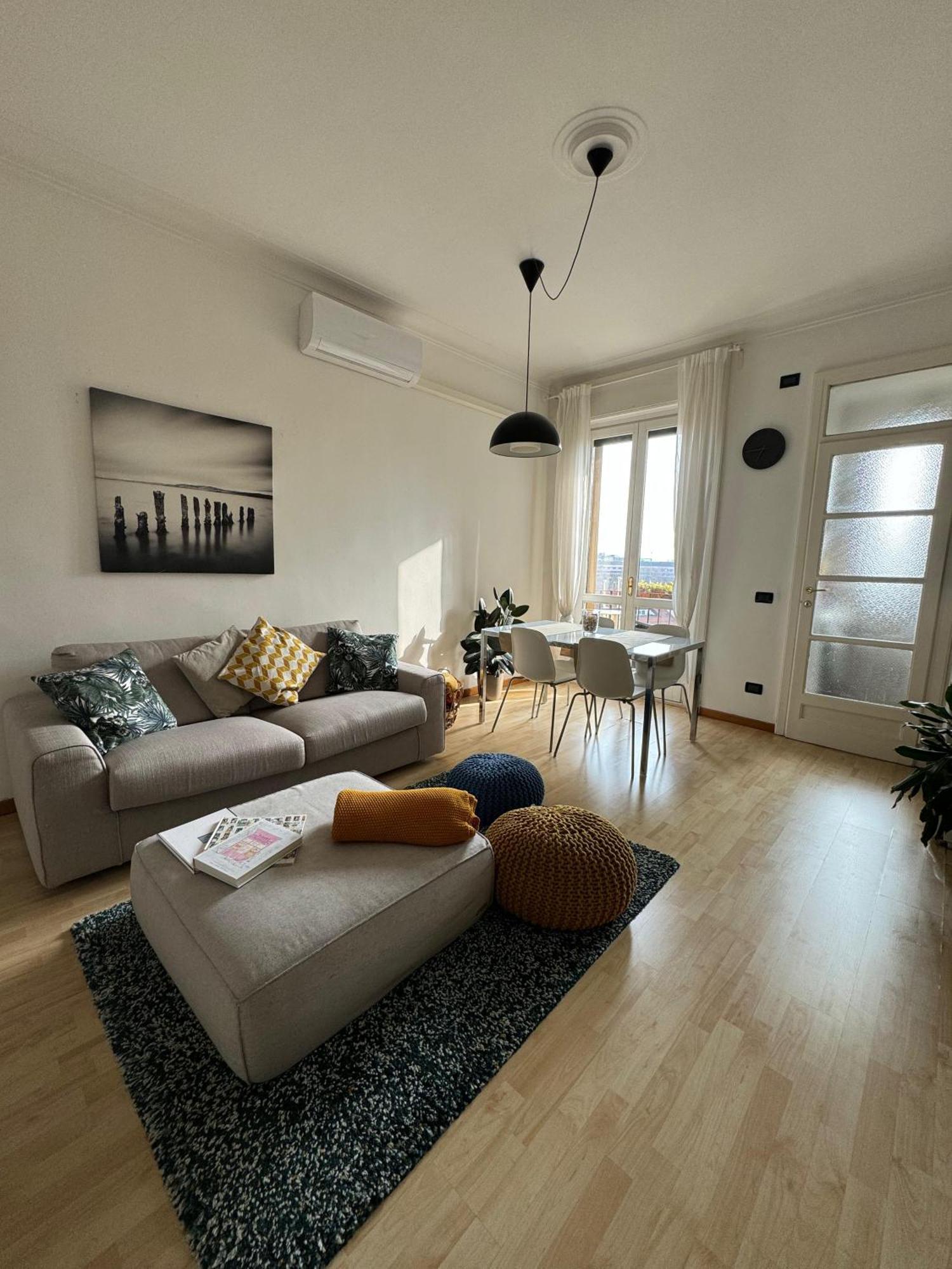 Trilocale Con Due Balconi A Isola Porta Nuova Apartment Milan Exterior photo